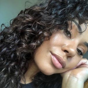 Meet your Posher, Dominique